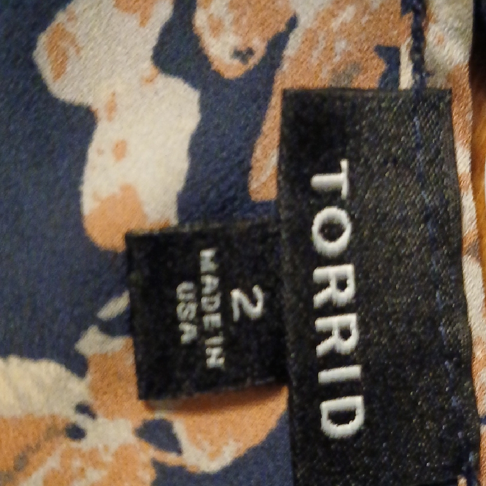 Torrid Navy Floral V-Neck Blouse - Picture 2 of 4